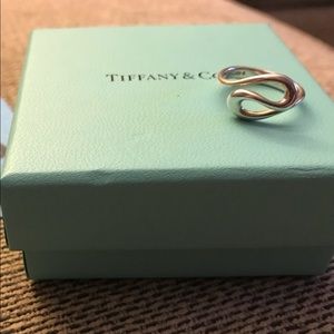 💯 authentic Swirl wave ring